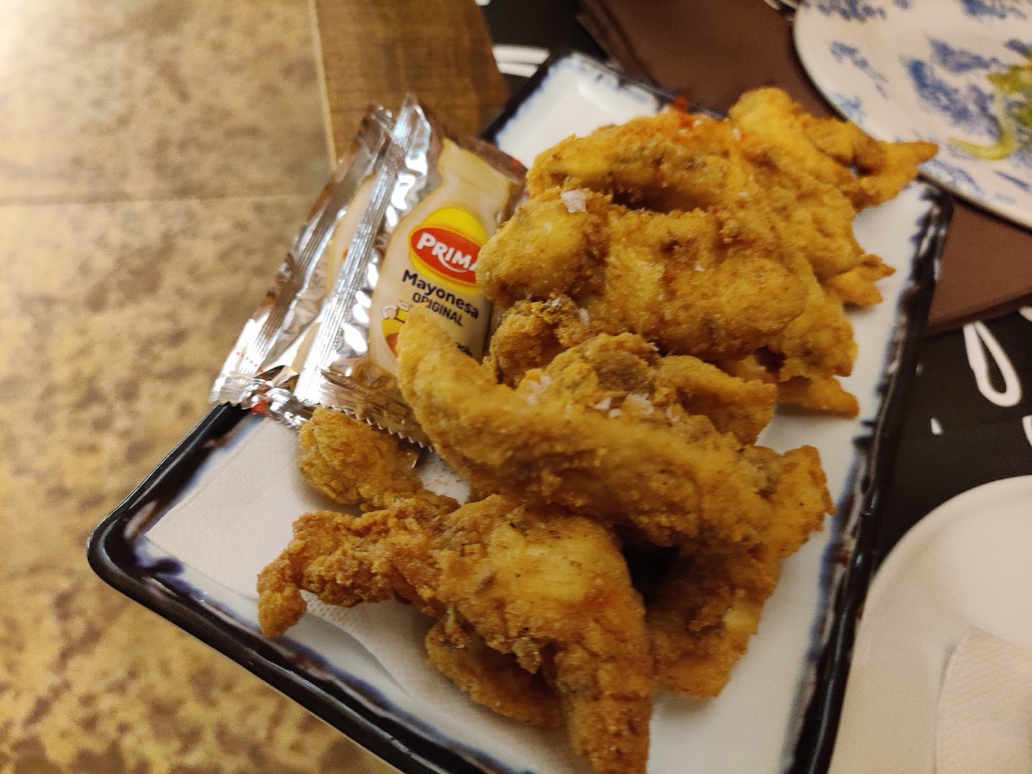 Bastones de pollo rebozados