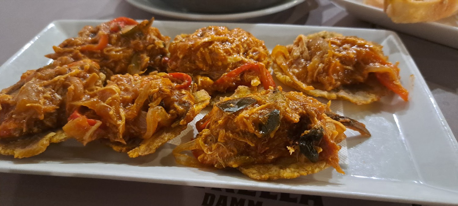 Tostones con carne mechada