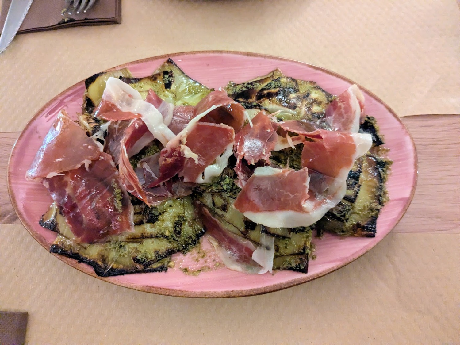 Verduras a la brasa con jamón